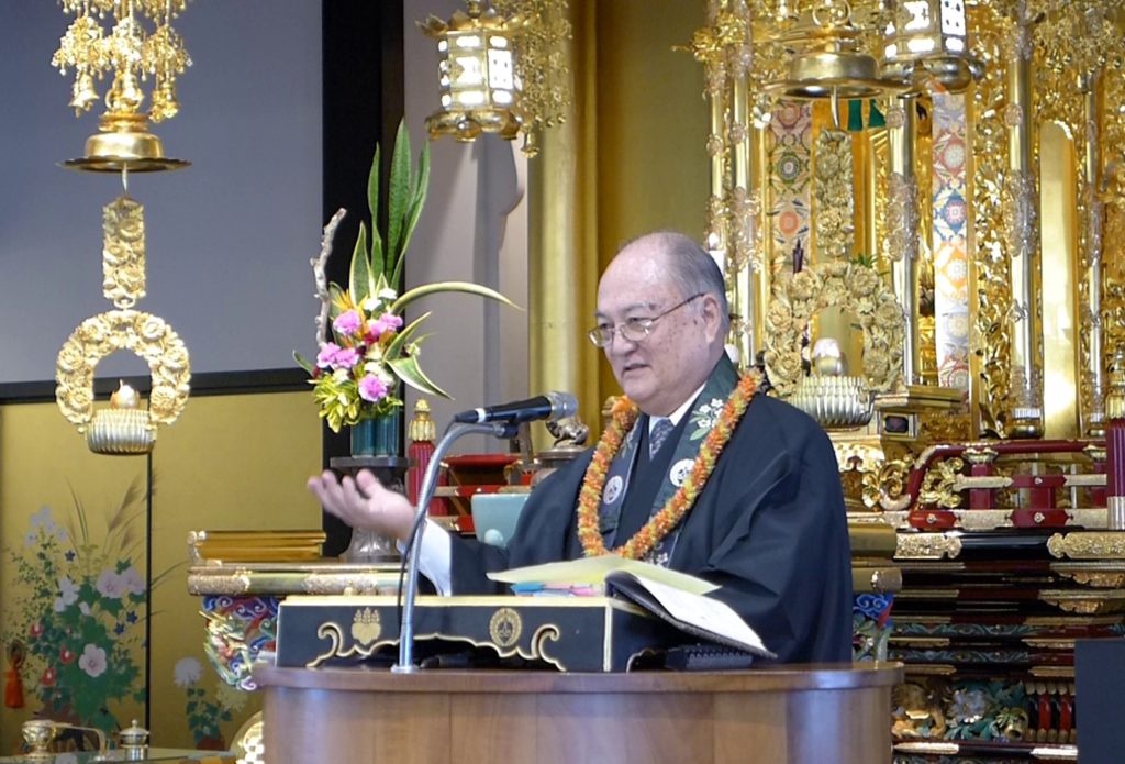 Rev. Thomas Okano deliving Dharma Message